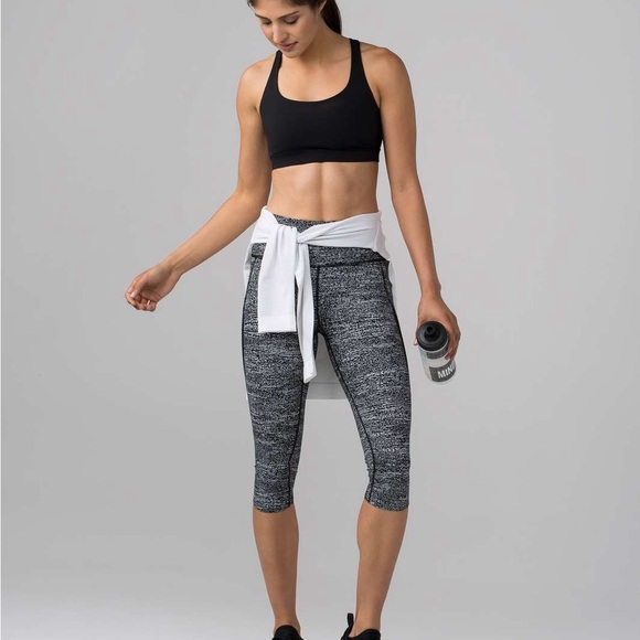 Lululemon Pace Perfect Crop 17” Size 8 - Picture 3 of 11